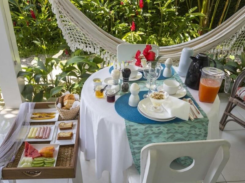 Café da manhã no Maris Paraty, uma das melhores pousadas de Paraty