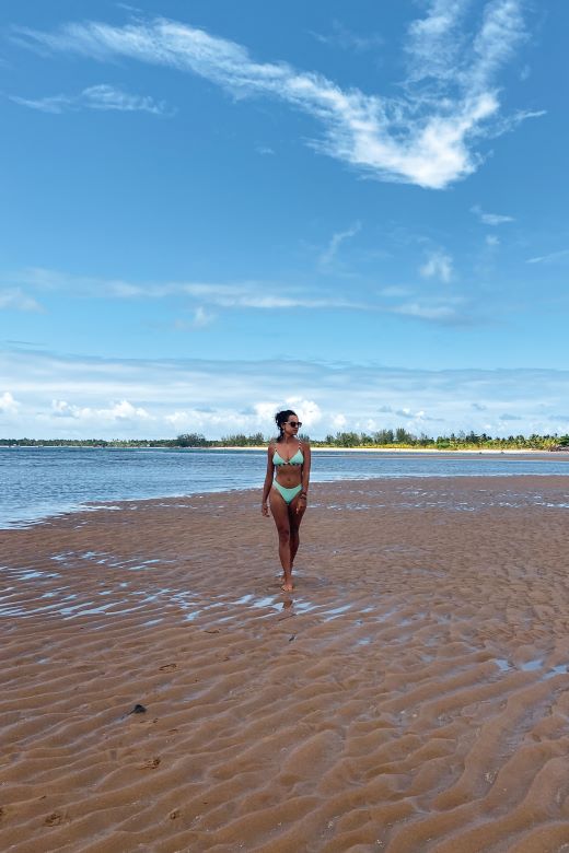 Banco de areia na foz do rio Carapitangui, em Barra Grande