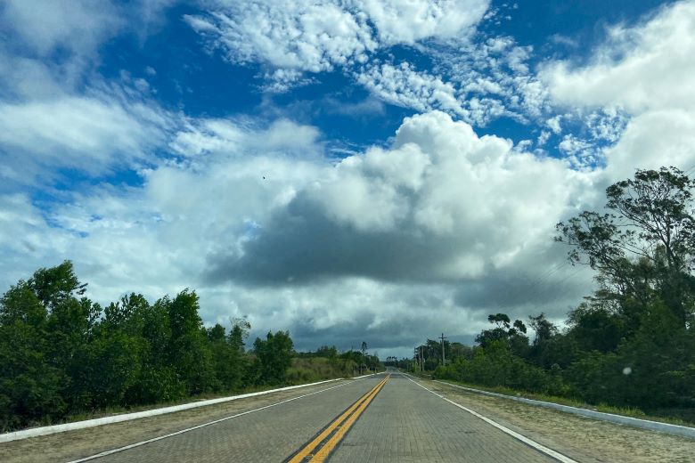 Estrada para chegar em Itaúnas, ES
