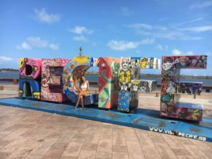 Letreiro de Recife no Marco Zero em Recife Antigo