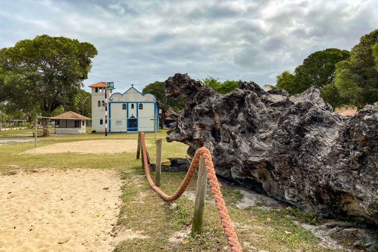 Praça do centrinho de Itaúnas, em volta de onde se concentram as pousadas