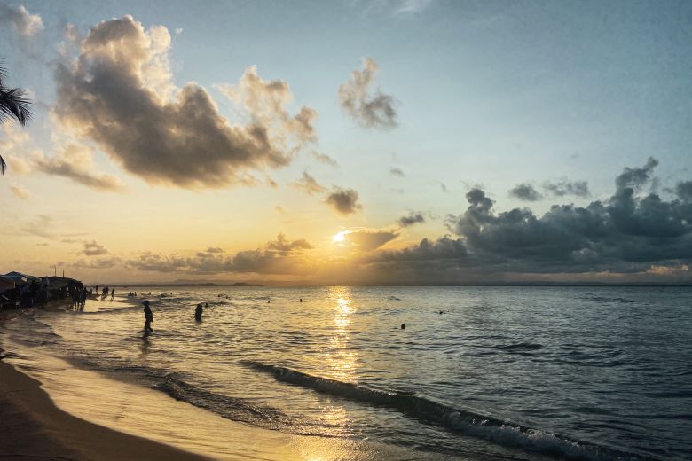 Pôr-do-sol na Ponta do Mutá, em Barra Grande, na Bahia