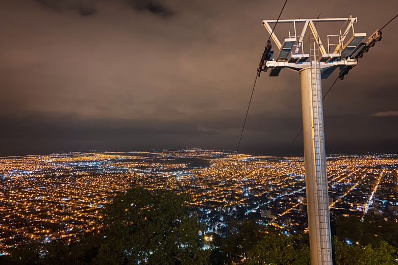 Salta à noite