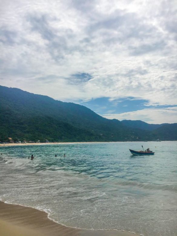 Praia do Rancho, em Trindade